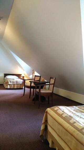 Отель Hotel Umina Чорштын Двухместный номер с 2 отдельными кроватями-2